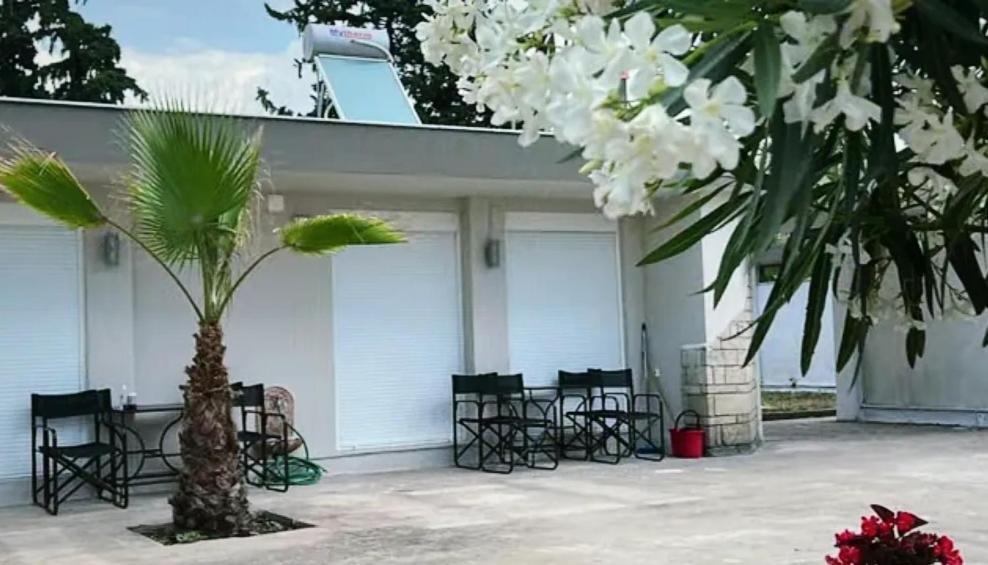 Apartment Laguna -house By The